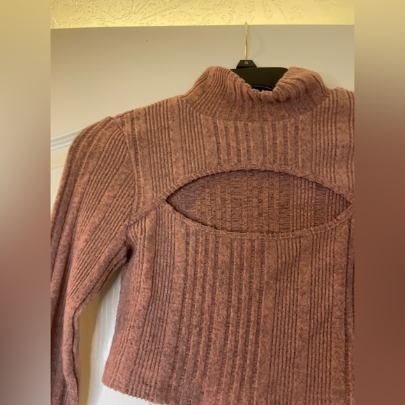 Shein Dusty Pink Cut Out Crop - Picture 4 of 4